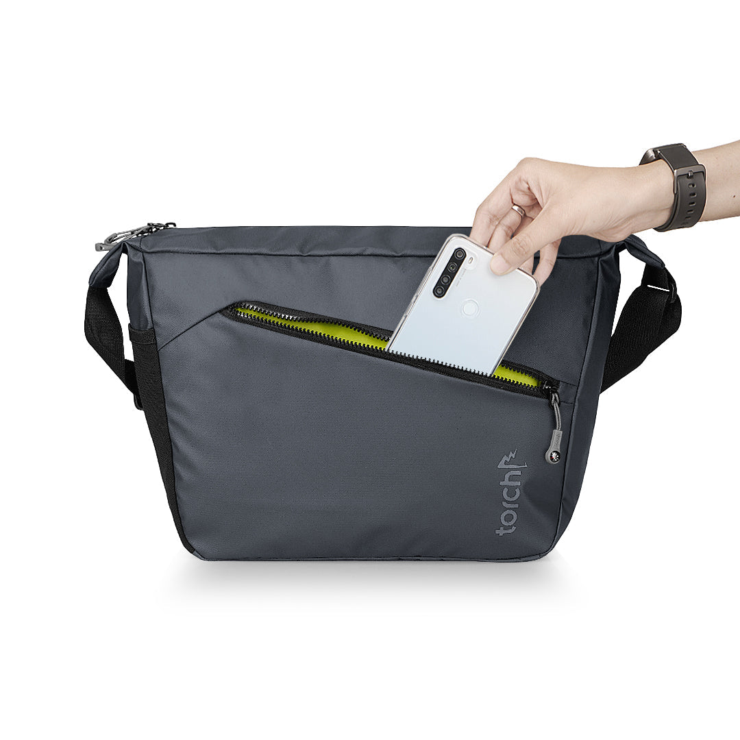 Nasan Messenger Bag