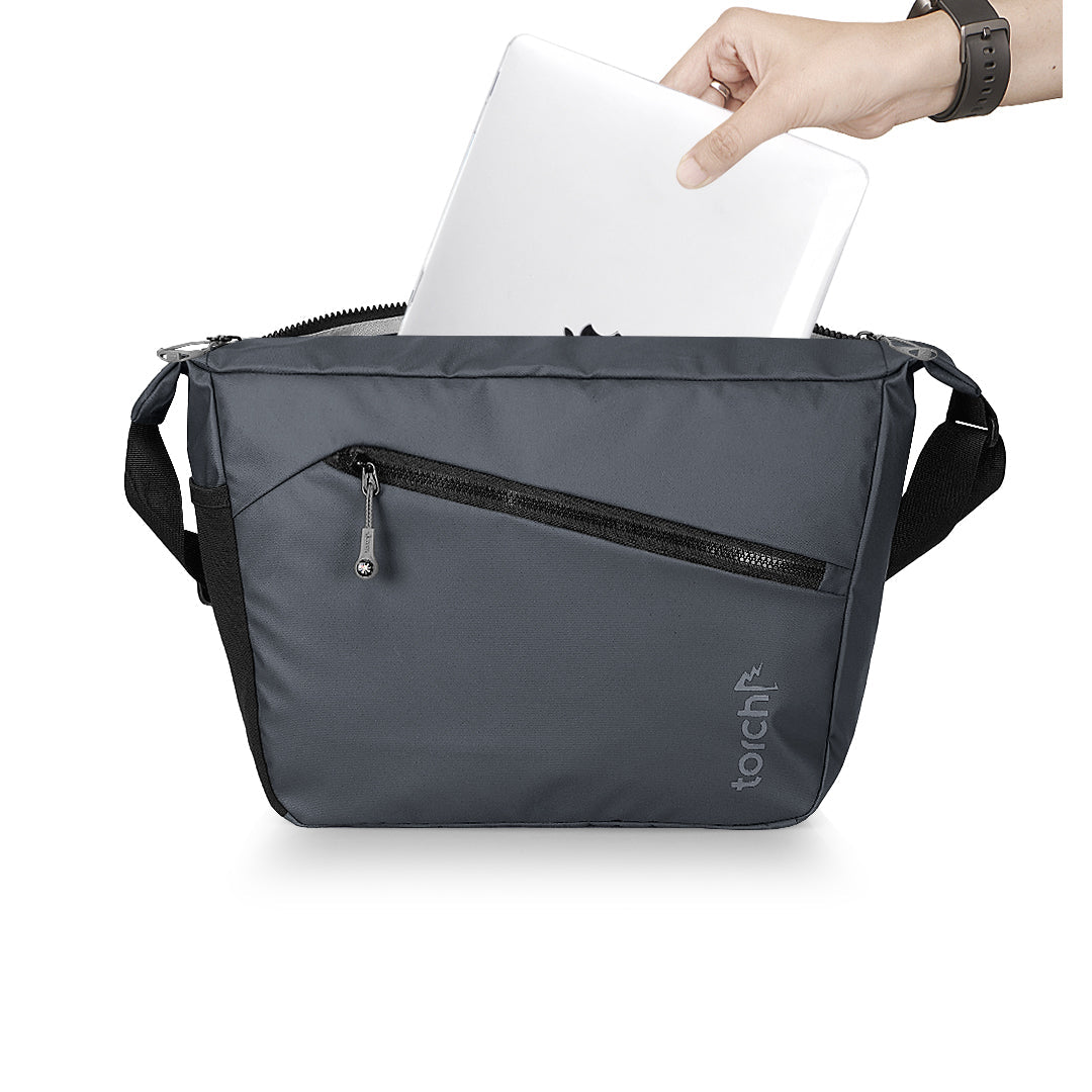 Nasan Messenger Bag