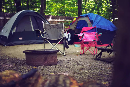 camping di tengah hutan