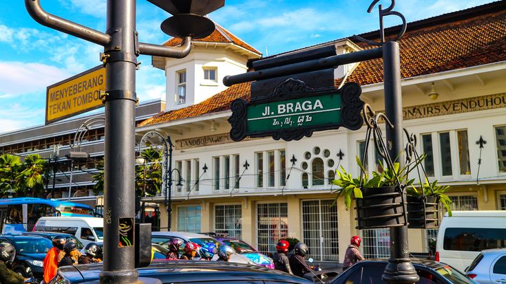 Liburan ke Bandung? Jangan Pulang Sebelum Beli Oleh-Oleh Ini!
