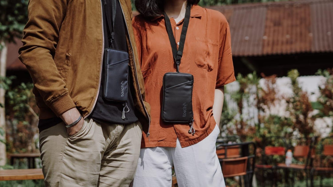 3 Cara Pake Neck Wallet Biar Makin Kece!