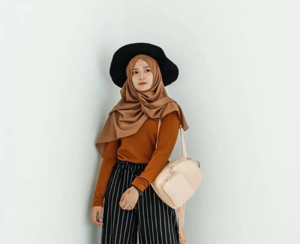 OOTD Kaos Oversize Hijab: Simak 3 Rekomendasinya!