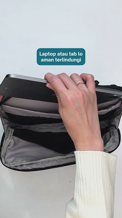 Gearsa Messenger Bag